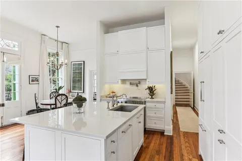 $1,095,000 | 1022 St Peter, Unit 201, New Orleans, LA 70116