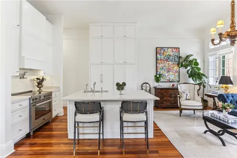 $1,095,000 | 1022 St Peter, Unit 201, New Orleans, LA 70116