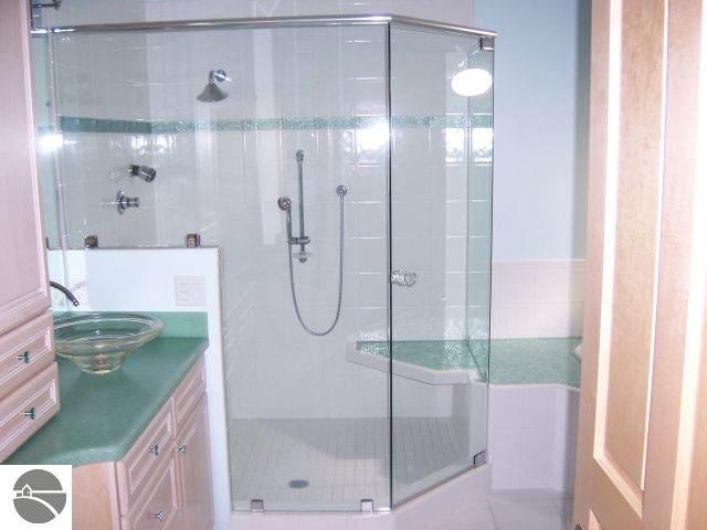 541 West Little Traverse Lake Road Maple City, MI 49664 - Photo 7 of 15 1706438-6.JPG