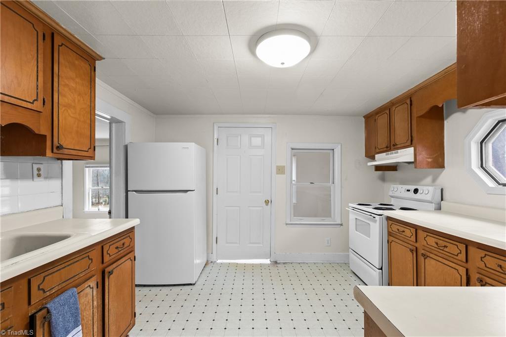 8290 Lake Ridge Drive Clemmons, NC 27012 - Photo 11 of 37