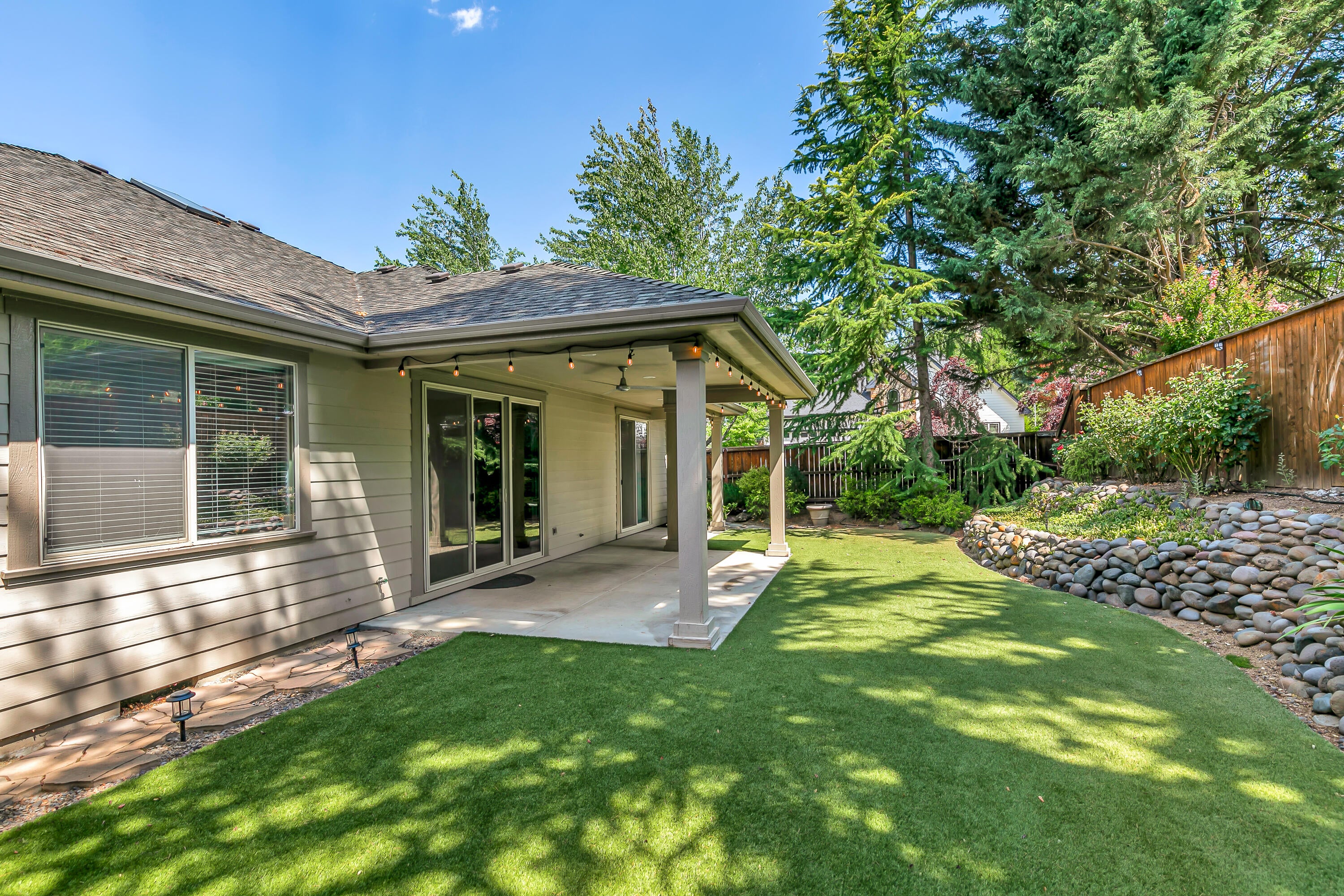 1508 Summit Ridge Circle Medford, OR 97504 - Photo 5 of 31 9R9A3723