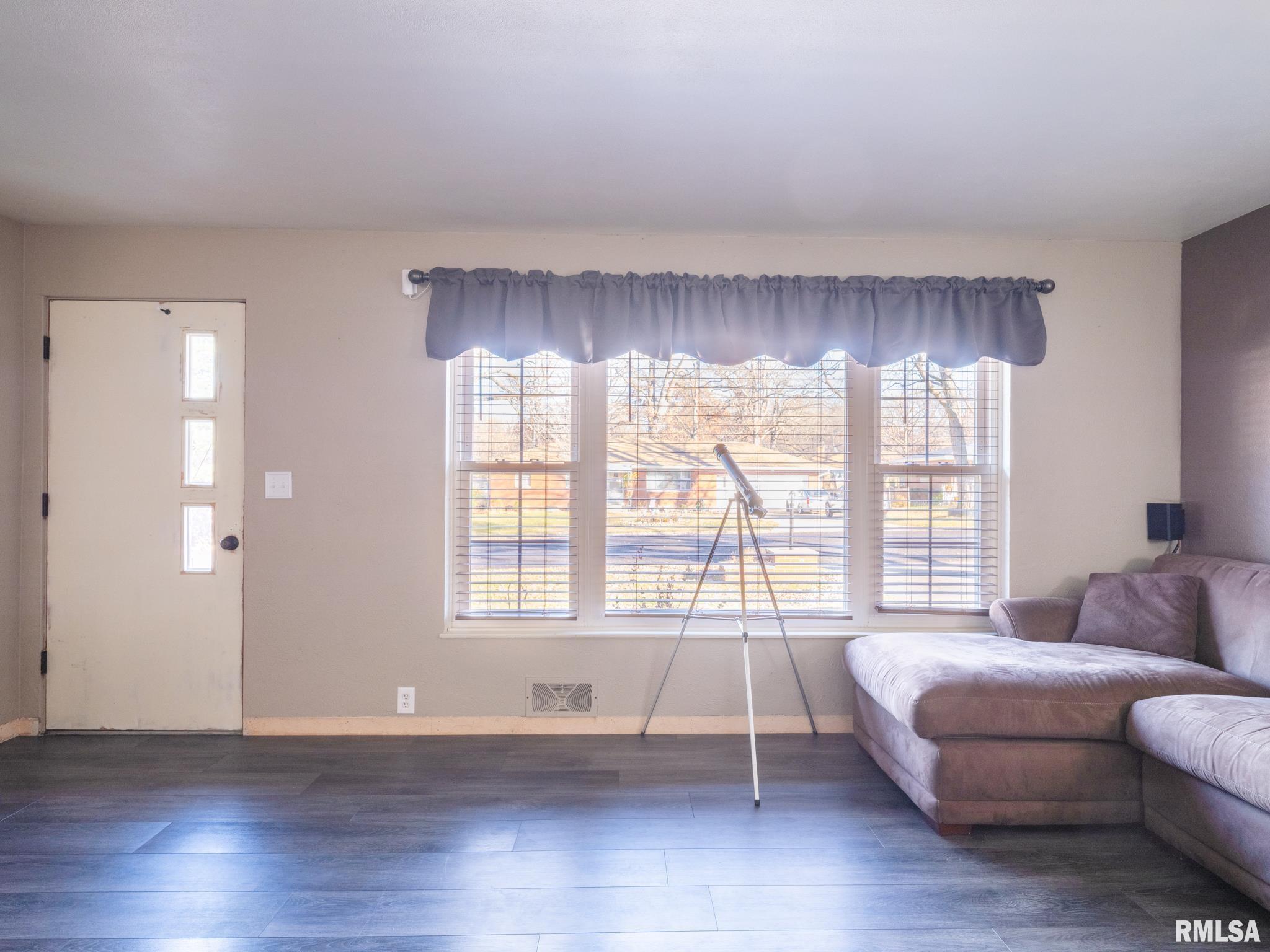 105 South Rustic Road East Peoria, IL 61611 - Photo 11 of 51 Gallery Image 11