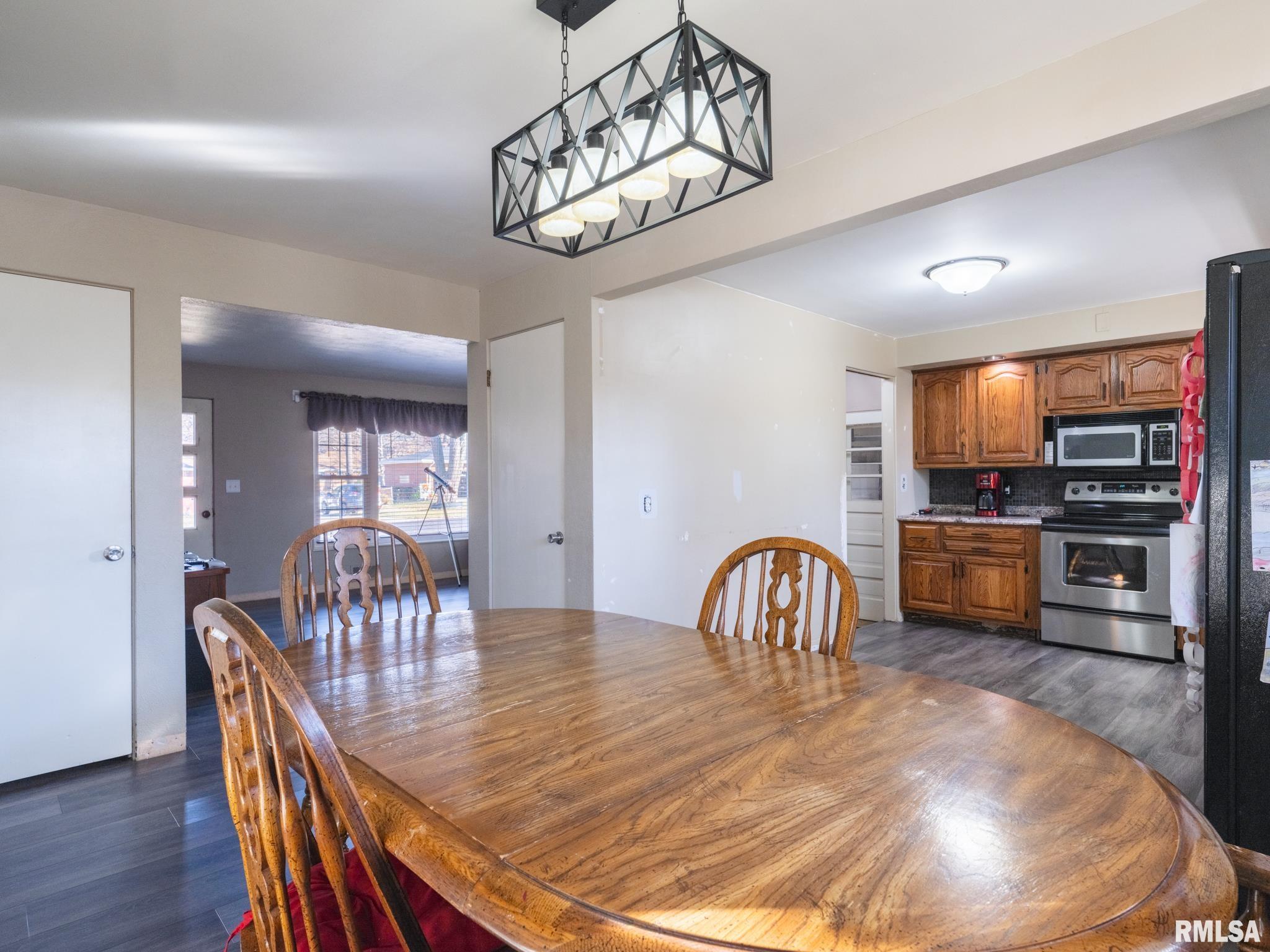 105 South Rustic Road East Peoria, IL 61611 - Photo 15 of 51 Gallery Image 15