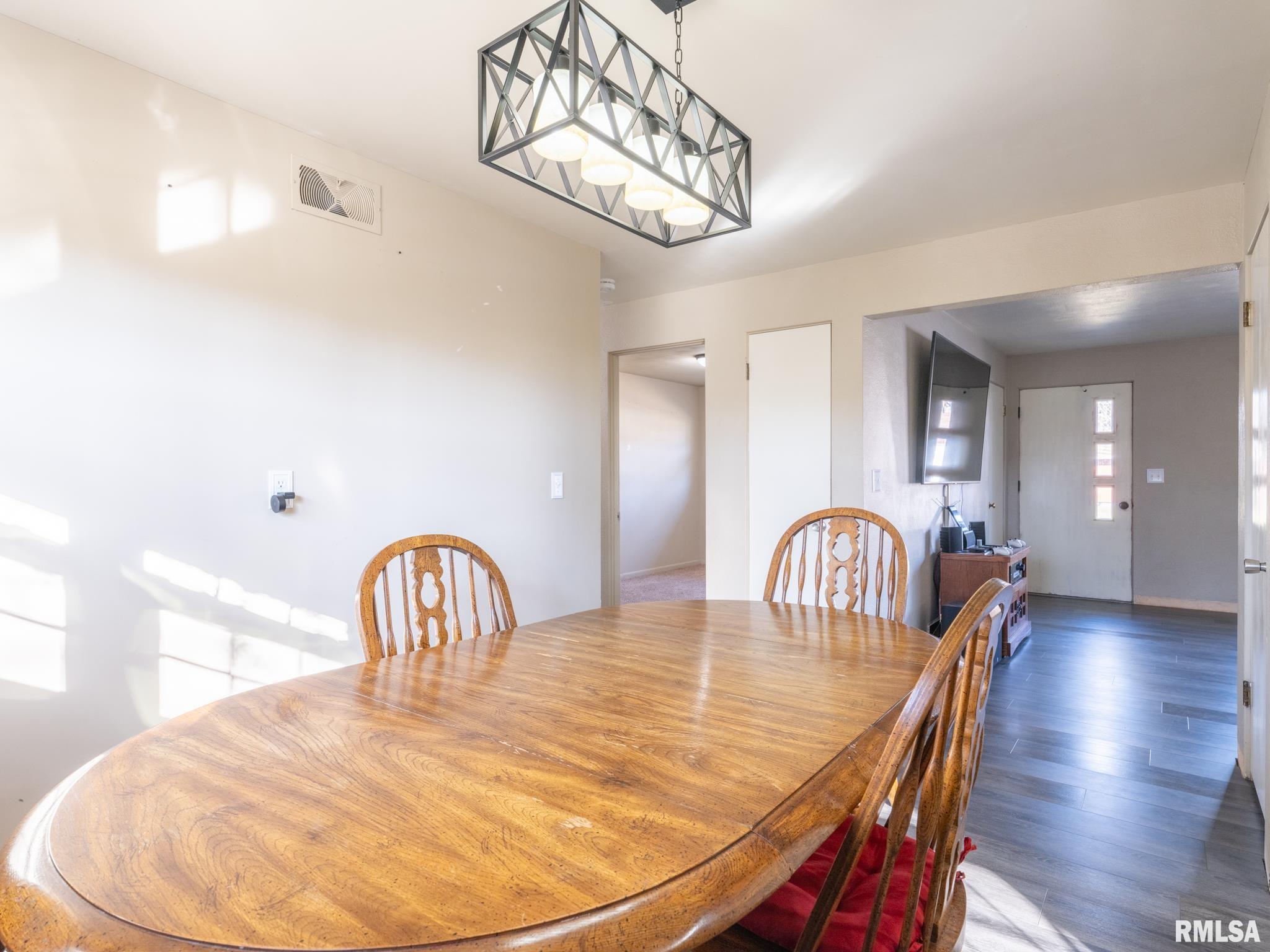 105 South Rustic Road East Peoria, IL 61611 - Photo 16 of 51 Gallery Image 16