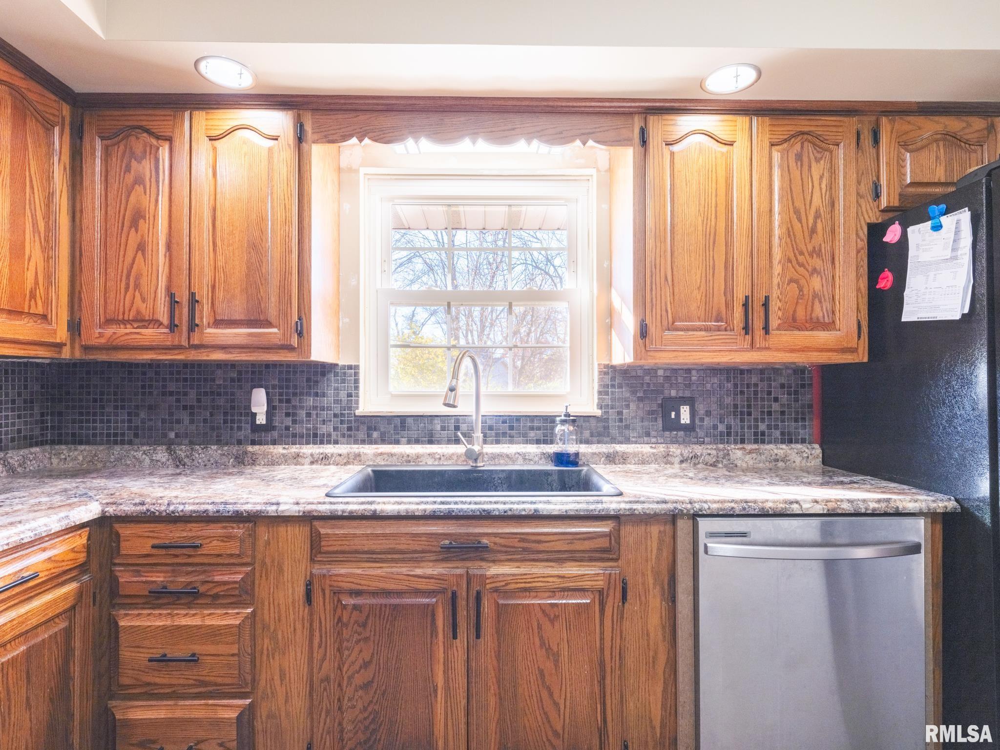 105 South Rustic Road East Peoria, IL 61611 - Photo 18 of 51 Gallery Image 18