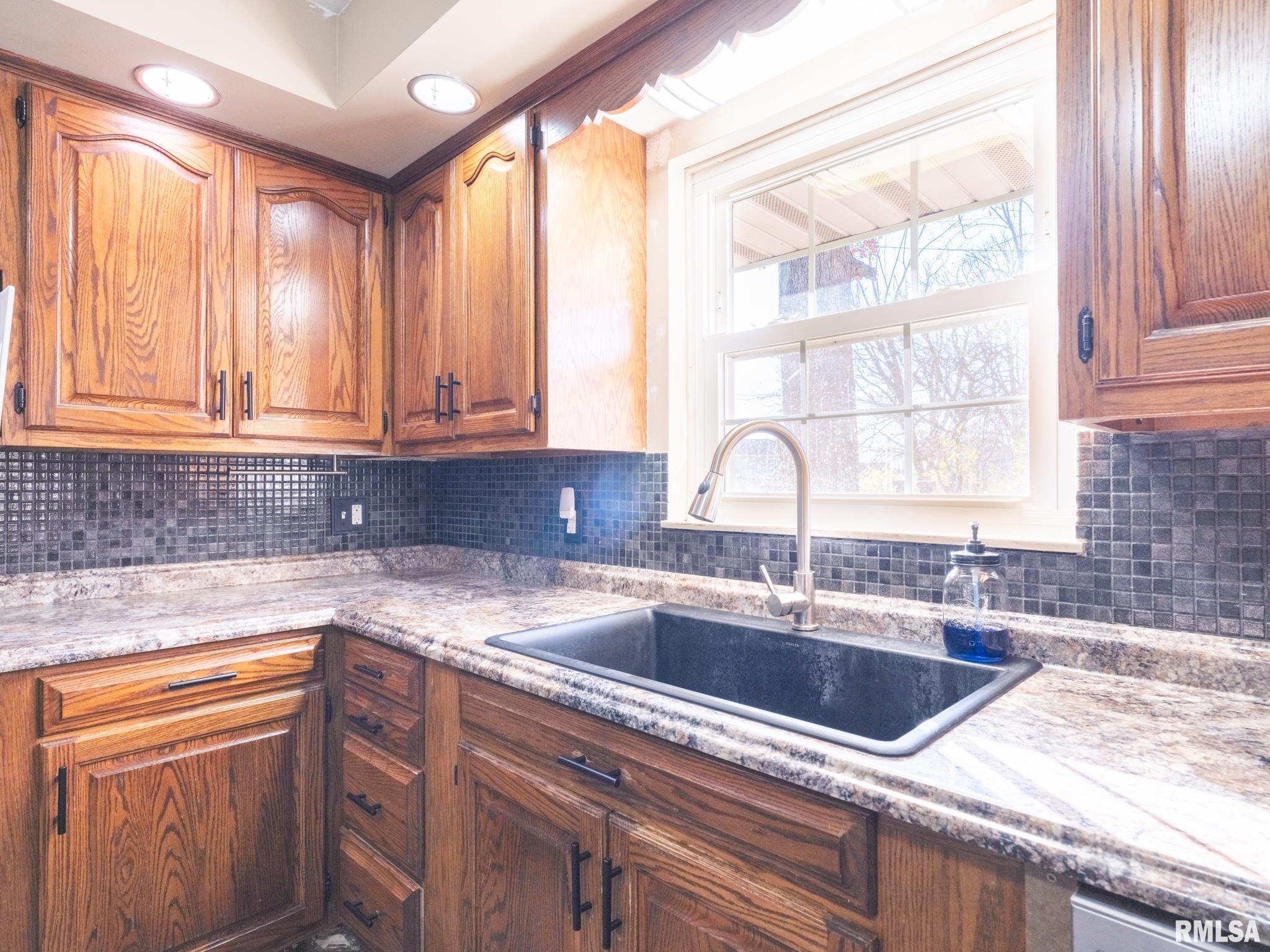 105 South Rustic Road East Peoria, IL 61611 - Photo 19 of 51 Gallery Image 19