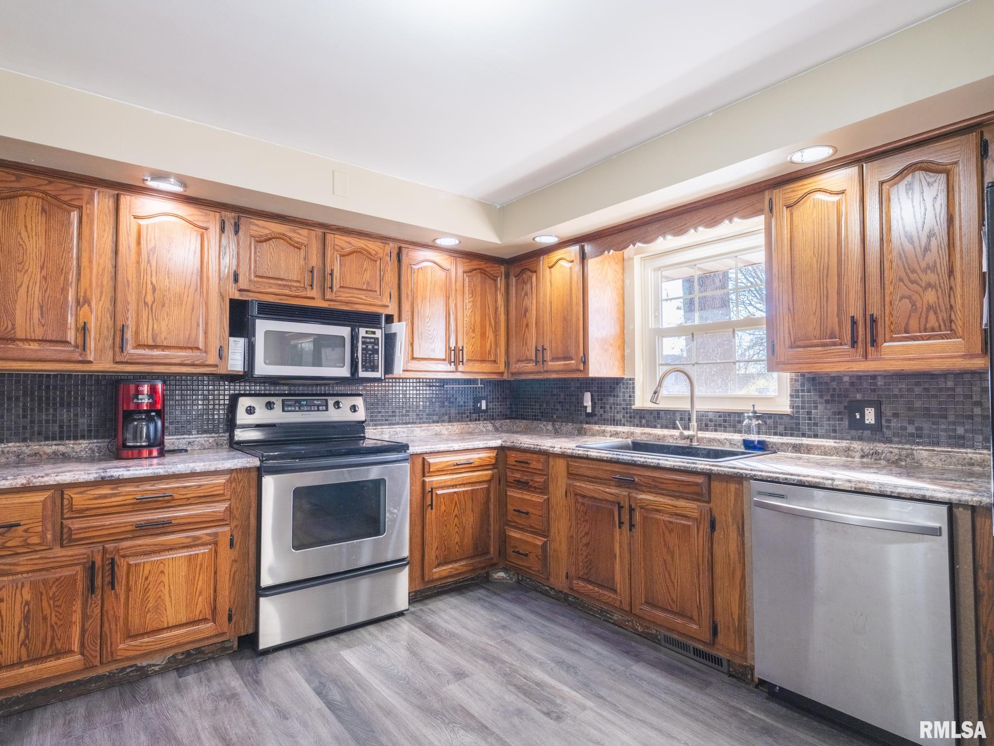 105 South Rustic Road East Peoria, IL 61611 - Photo 20 of 51 Gallery Image 20