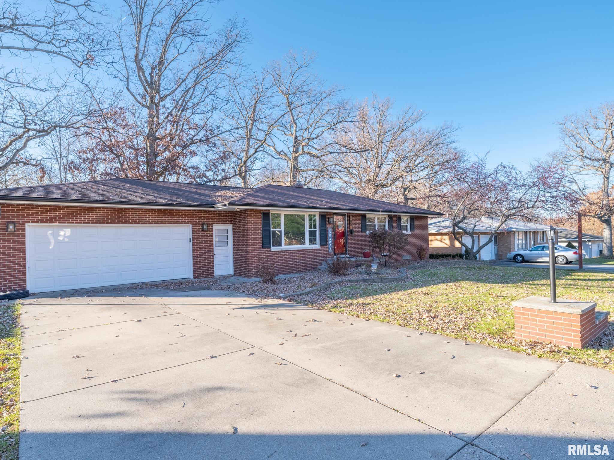 105 South Rustic Road East Peoria, IL 61611 - Photo 2 of 51 Gallery Image 2