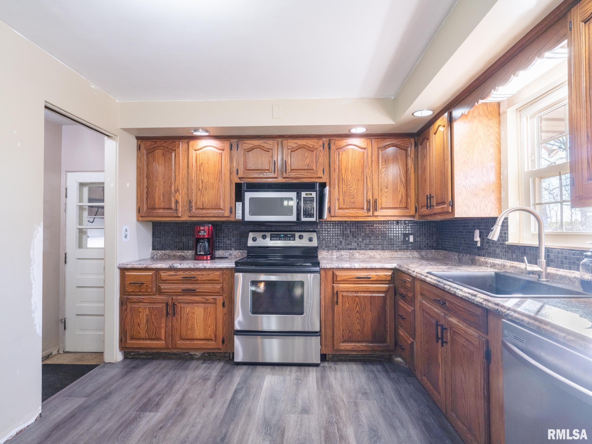 105 South Rustic Road East Peoria, IL 61611 - Photo 21 of 51 Gallery Image 21