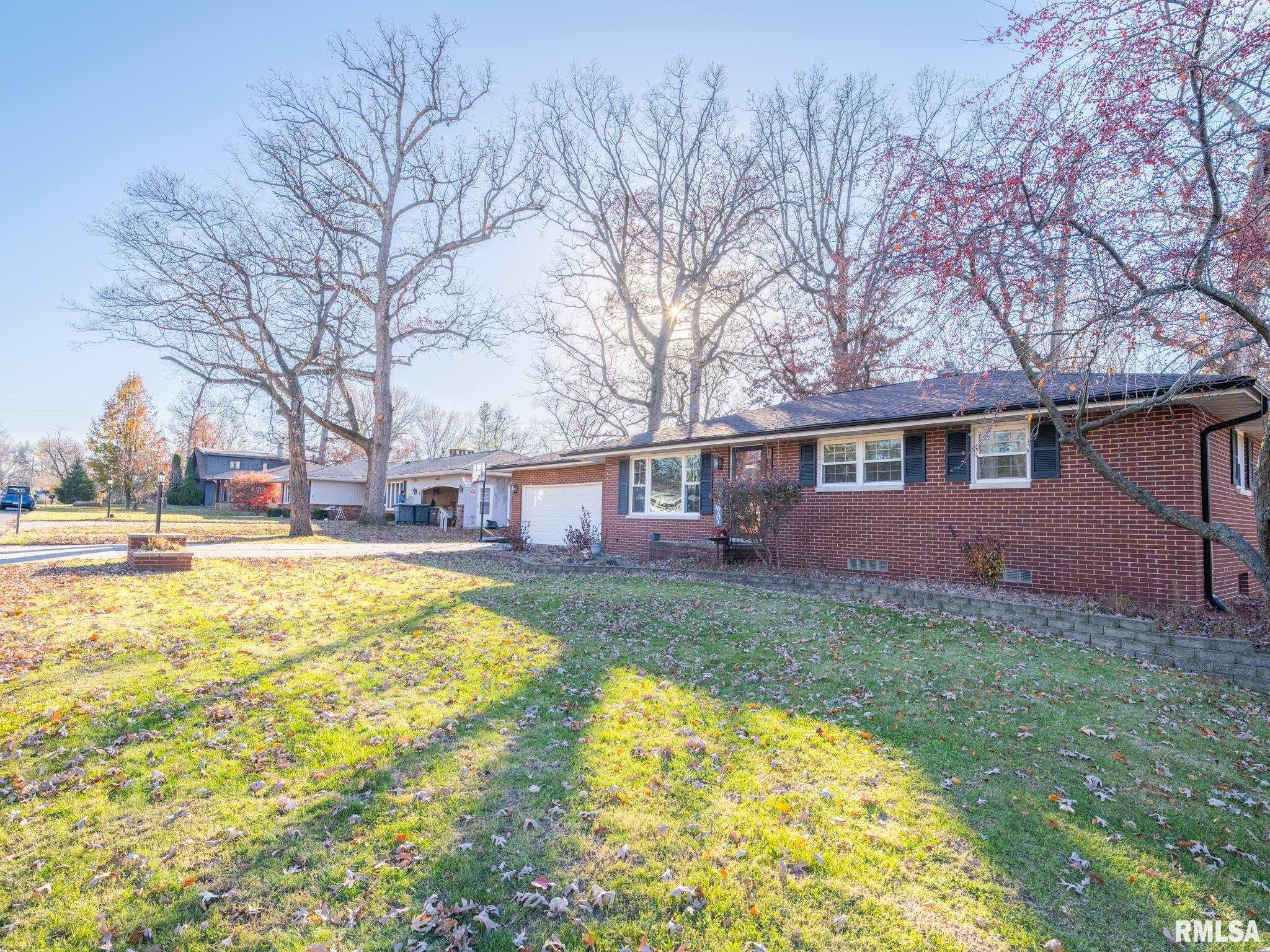 105 South Rustic Road East Peoria, IL 61611 - Photo 3 of 51 Gallery Image 3