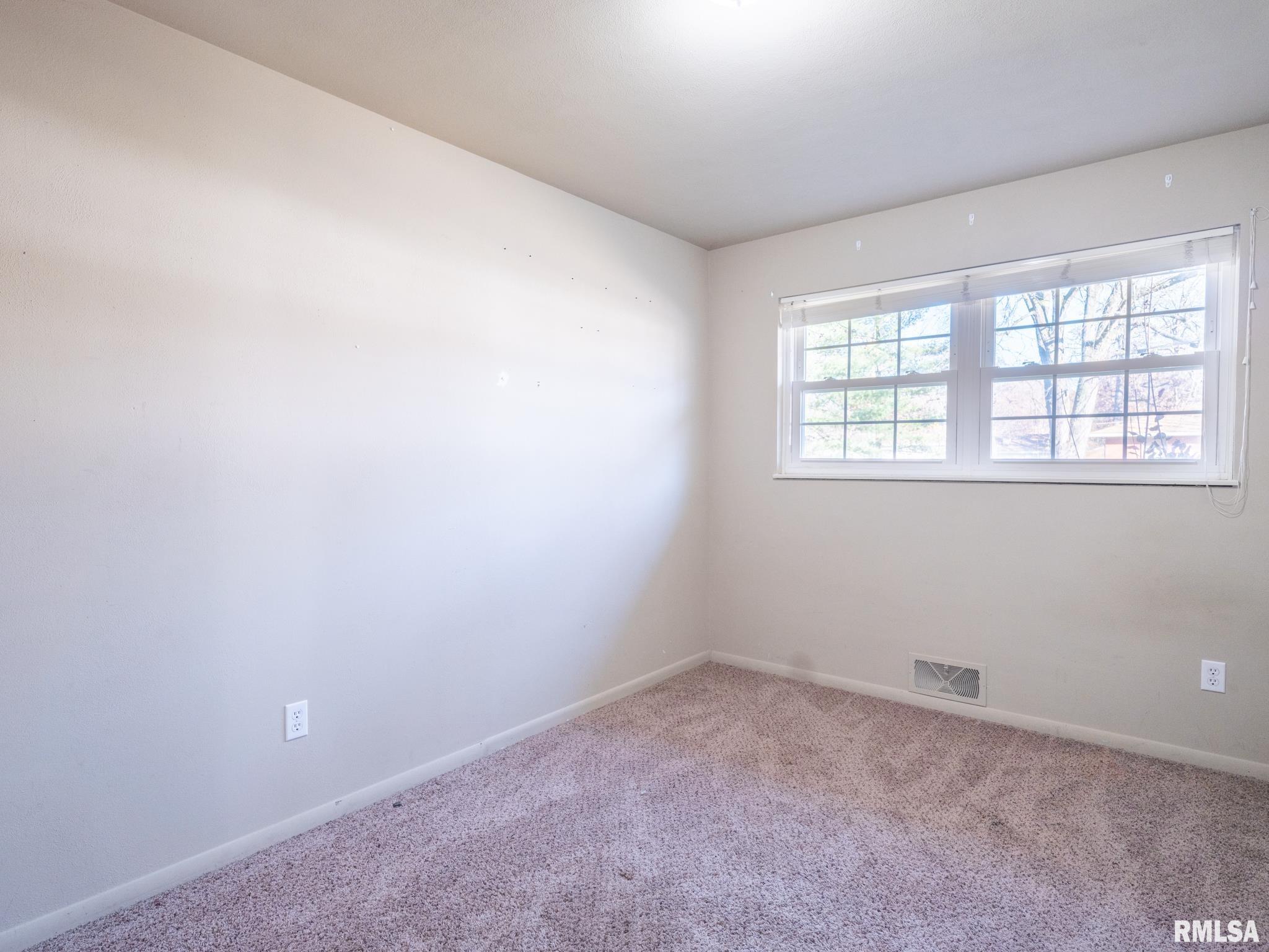 105 South Rustic Road East Peoria, IL 61611 - Photo 33 of 51 Gallery Image 33
