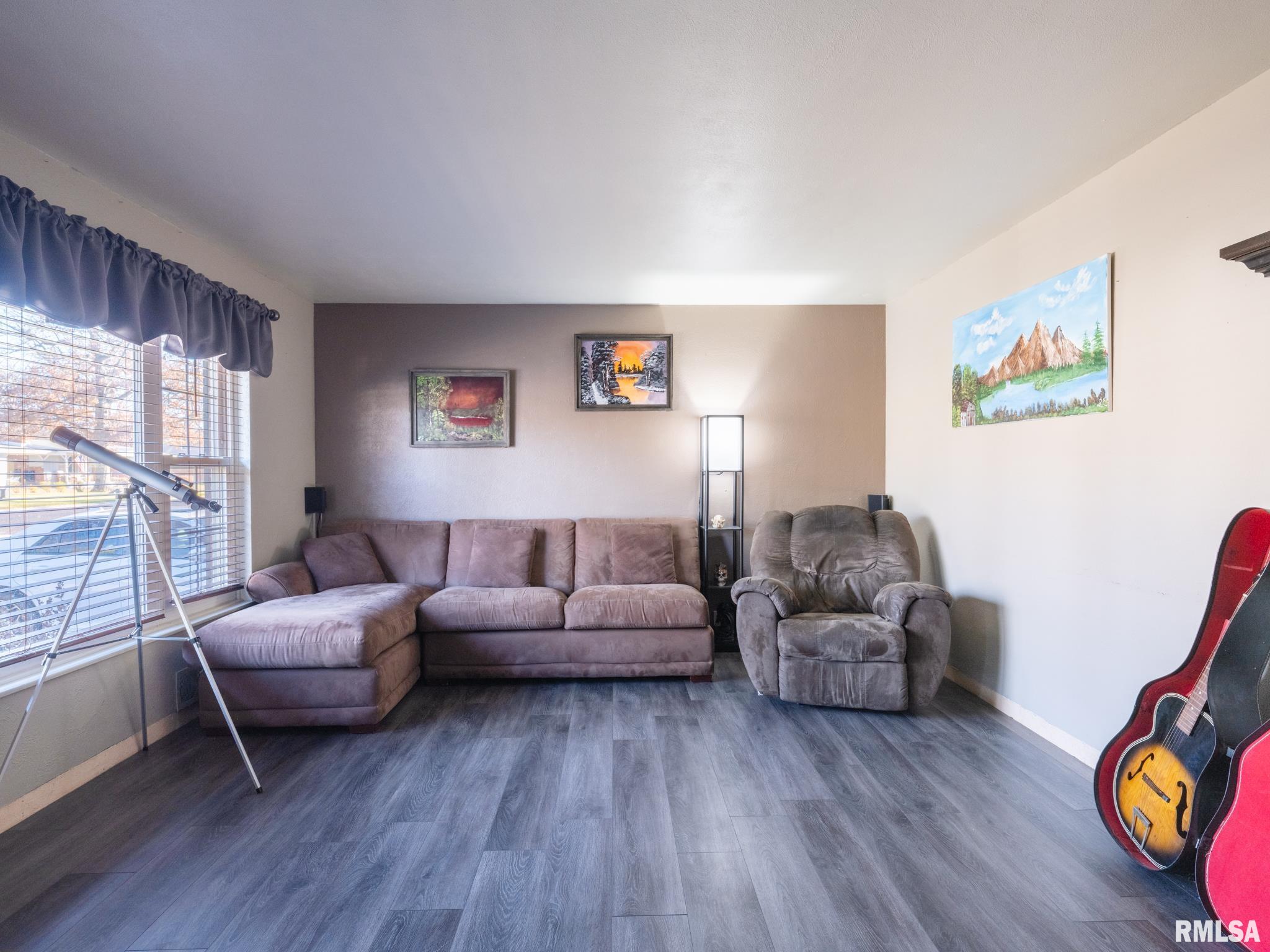 105 South Rustic Road East Peoria, IL 61611 - Photo 4 of 51 Gallery Image 4