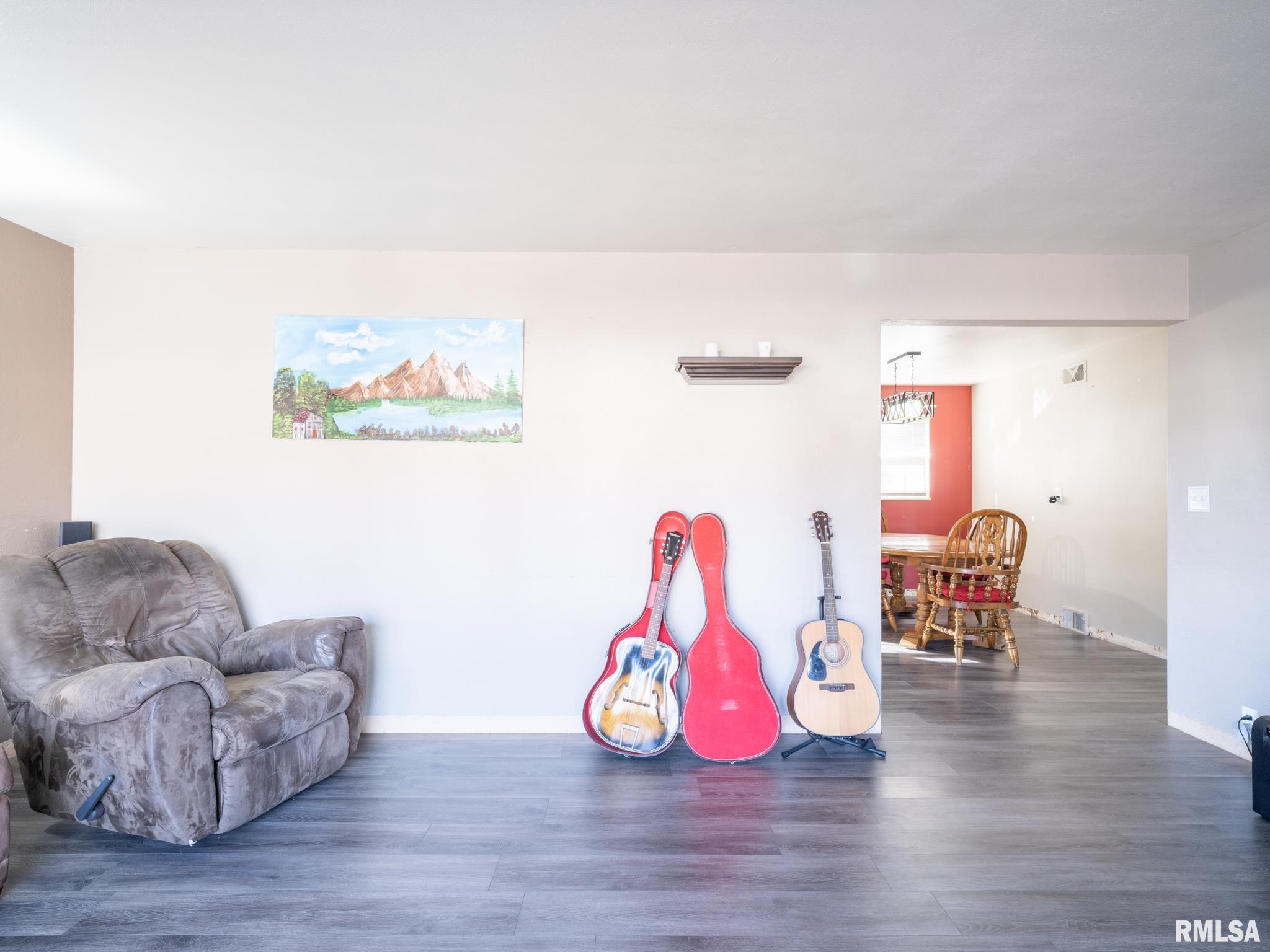 105 South Rustic Road East Peoria, IL 61611 - Photo 7 of 51 Gallery Image 7