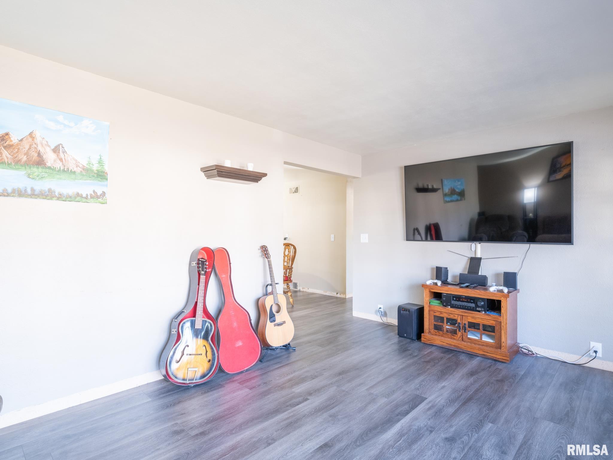 105 South Rustic Road East Peoria, IL 61611 - Photo 8 of 51 Gallery Image 8