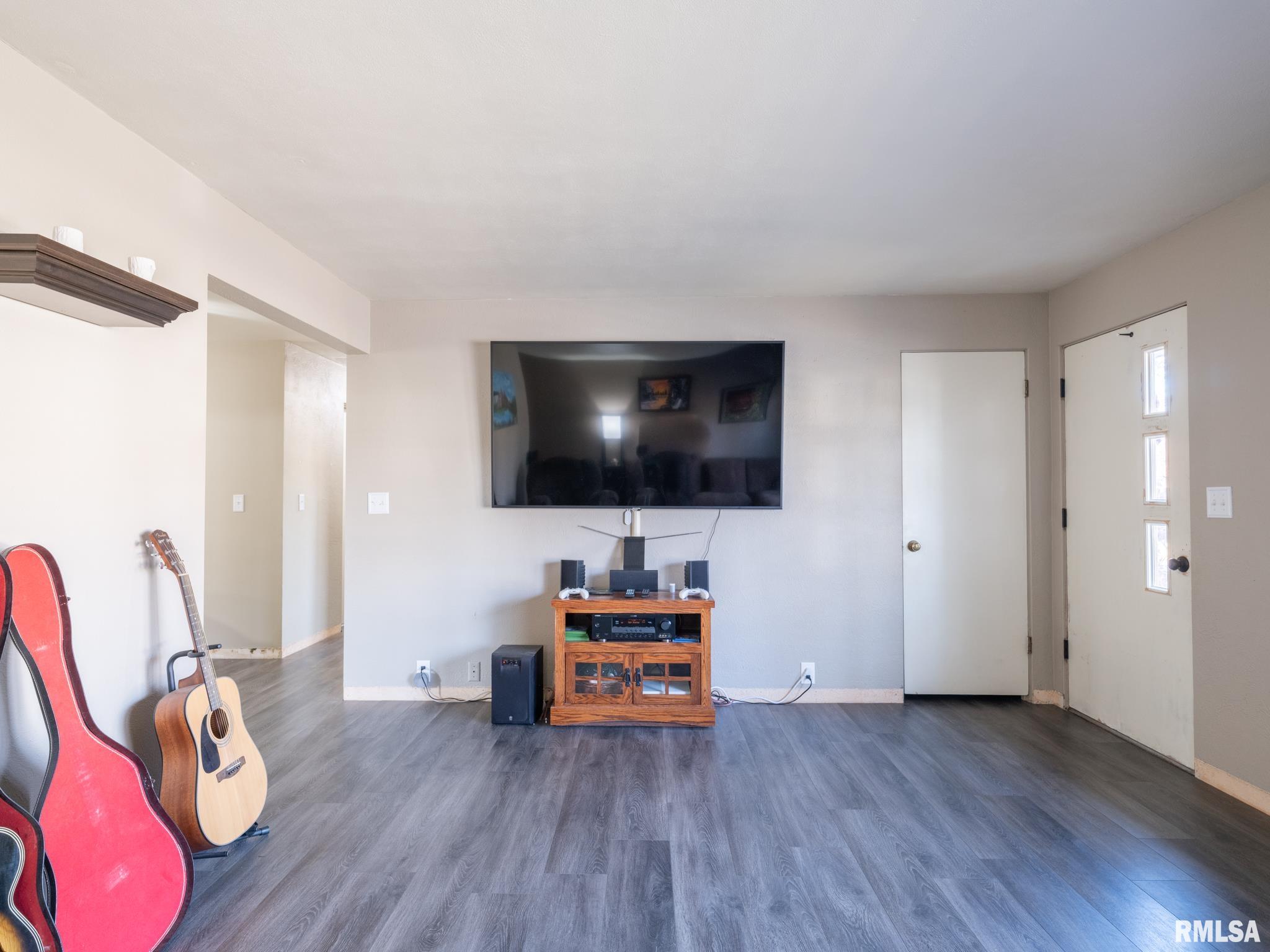 105 South Rustic Road East Peoria, IL 61611 - Photo 9 of 51 Gallery Image 9