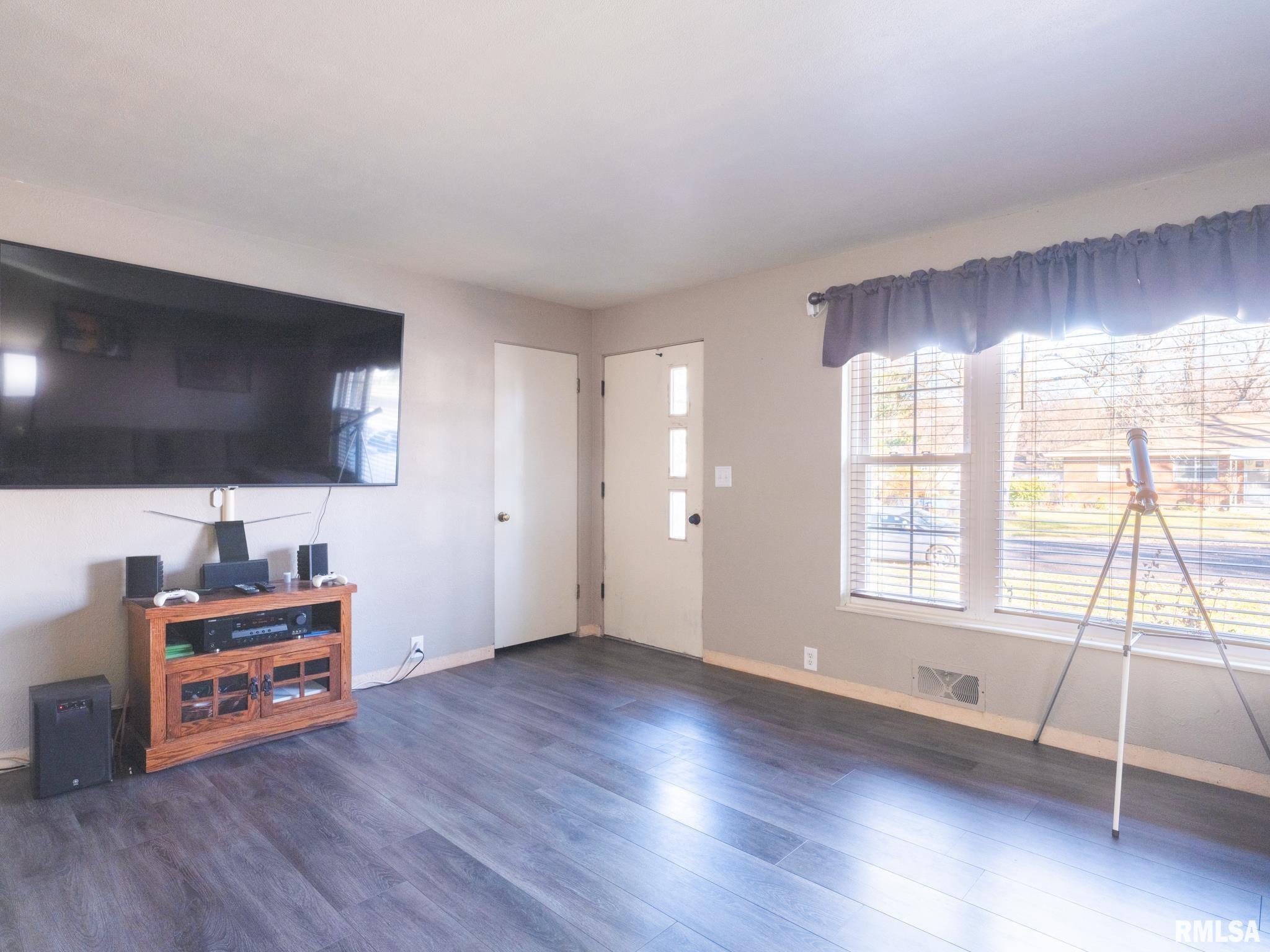 105 South Rustic Road East Peoria, IL 61611 - Photo 10 of 51 Gallery Image 10