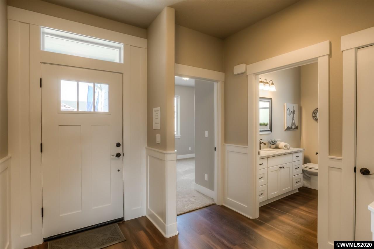382 Southwest Applegate Trail Drive Dallas, OR 97338 - Photo 5 of 33 Gallery Image 5