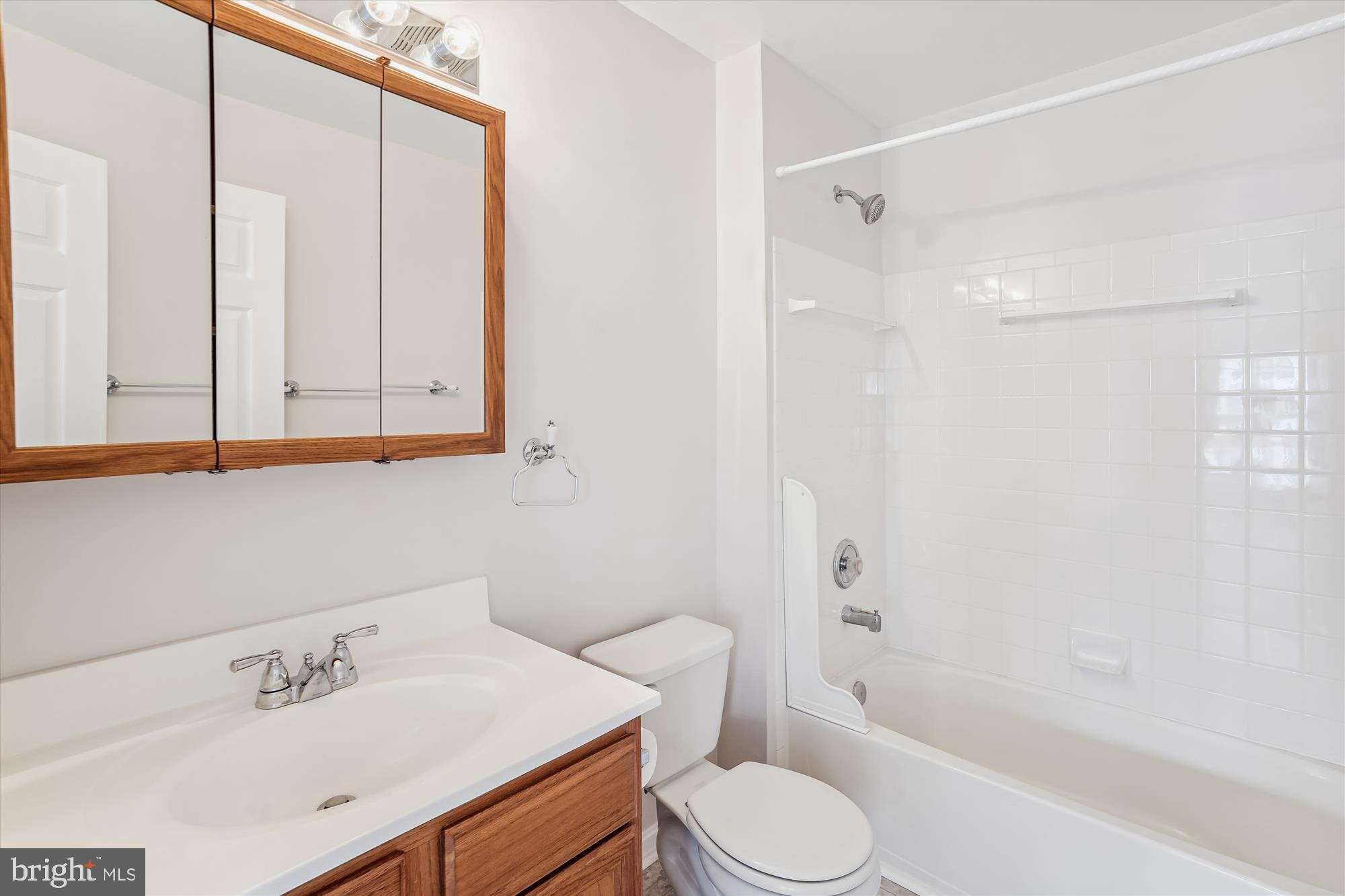 14162 Cuddy Loop, Unit 304 Woodbridge, VA 22193 - Photo 22 of 33 Bath #2