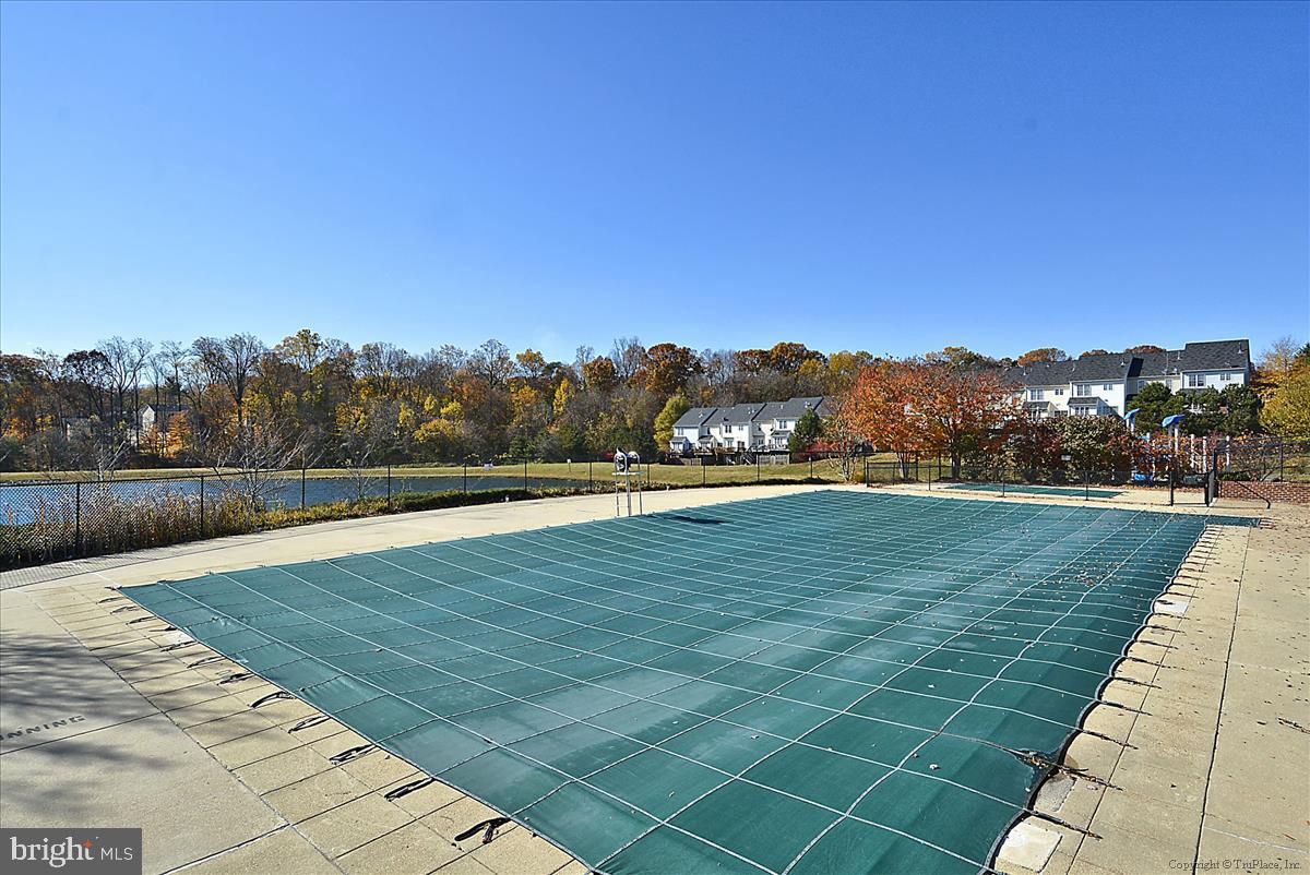 14162 Cuddy Loop, Unit 304 Woodbridge, VA 22193 - Photo 31 of 33 Outdoor swimming