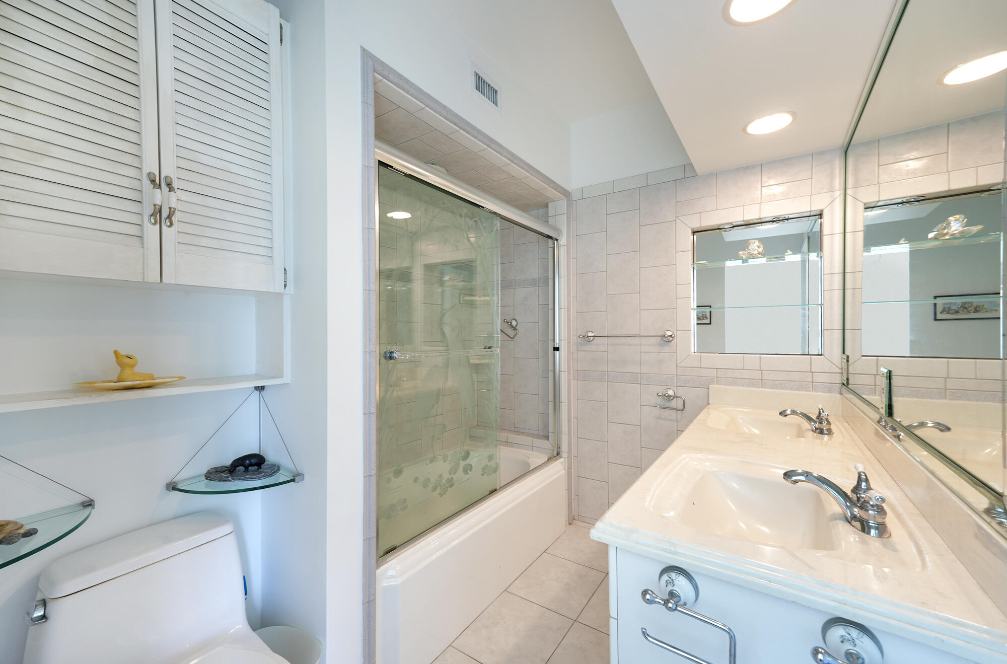 102 Redwing Road Tavernier, FL 33070 - Photo 18 of 71 Primary Bath