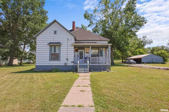 $55,000 | 827 West Raymond Street, Harrisburg, IL 62946