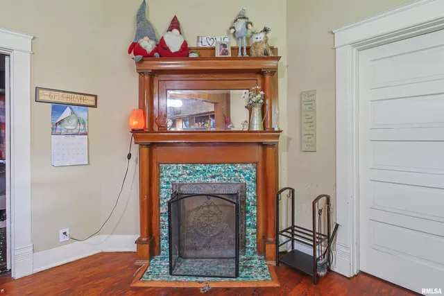 $55,000 | 827 West Raymond Street, Harrisburg, IL 62946