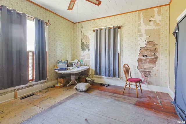 $55,000 | 827 West Raymond Street, Harrisburg, IL 62946