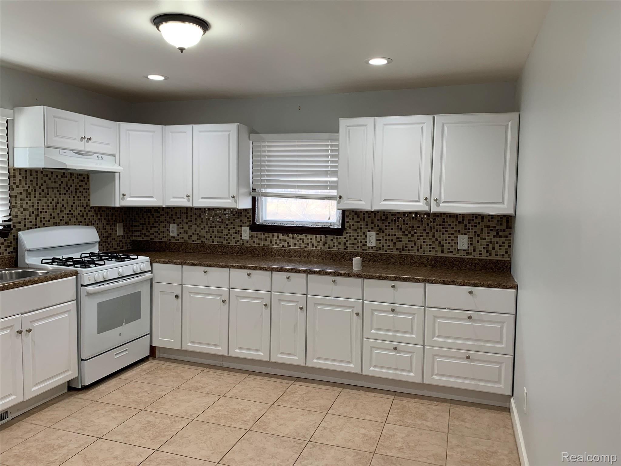 5565 Chicago Road Warren, MI 48092 - Photo 8 of 17 IMG_2337.JPG