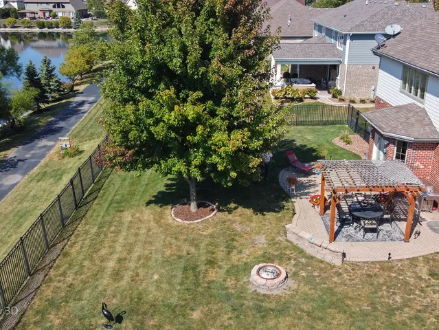 a view of a water fountain