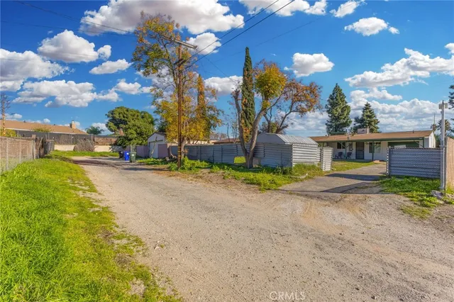 a view of a house with basketball court