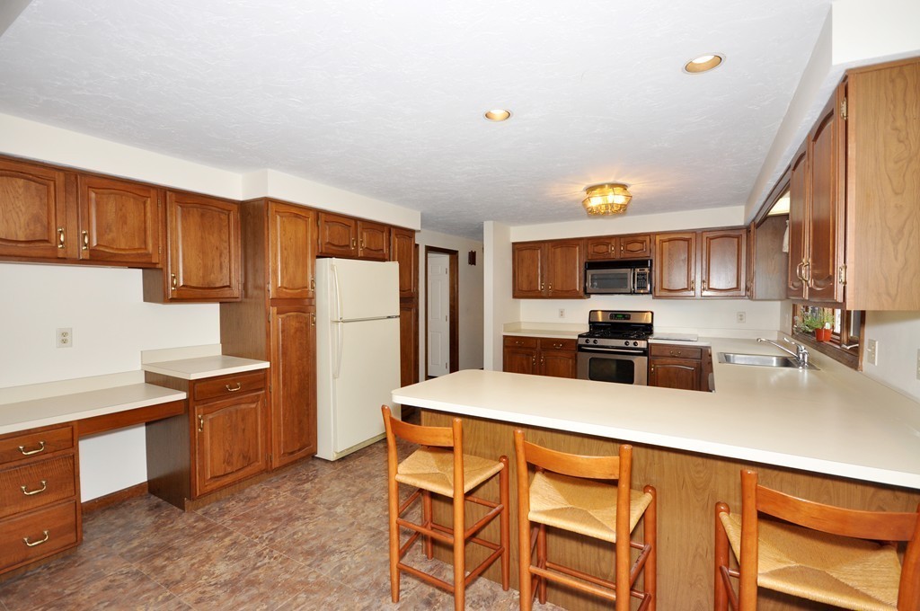 108 Pantry Road Sudbury, MA 01776 - Photo 8 of 30 Gallery Image 8
