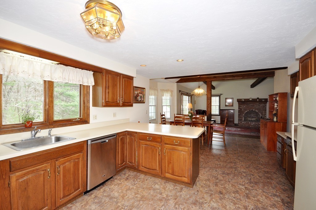 108 Pantry Road Sudbury, MA 01776 - Photo 9 of 30 Gallery Image 9