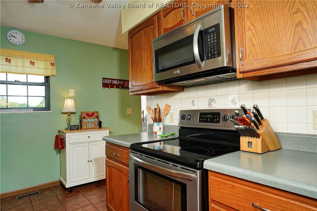 195 Hedrick Road Scott Depot, WV 25560 - Photo 12 of 29 Gallery Image 12