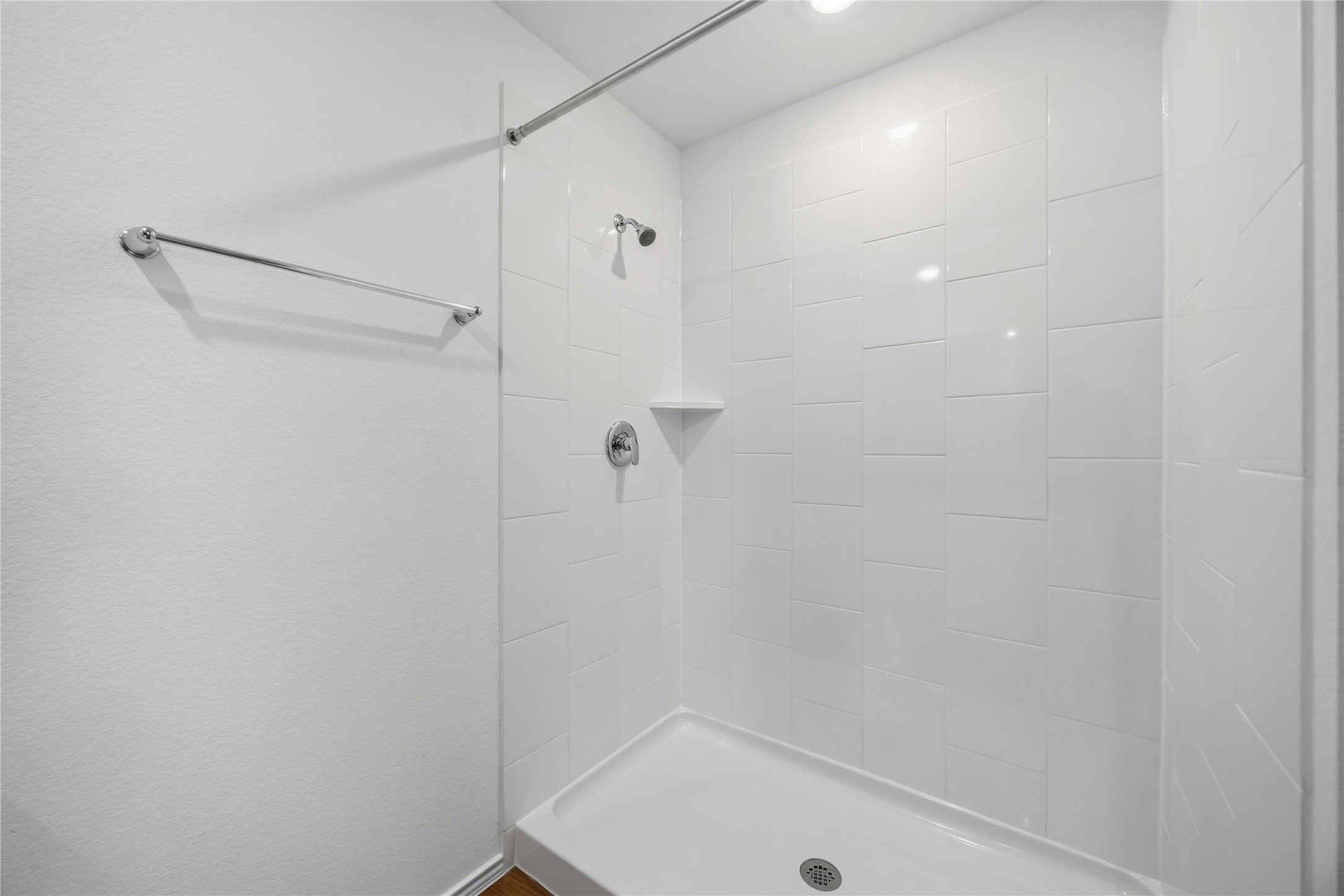 11913 Sweet Apple Lane Houston, TX 77048 - Photo 13 of 20 a bathroom with a bathtub
