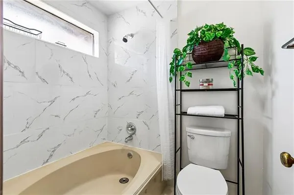 $175,900 | 4137 Loire Drive, Unit A, Kenner, LA 70065