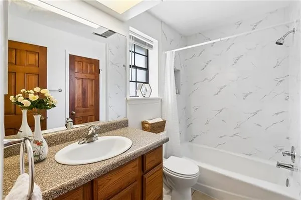 $175,900 | 4137 Loire Drive, Unit A, Kenner, LA 70065
