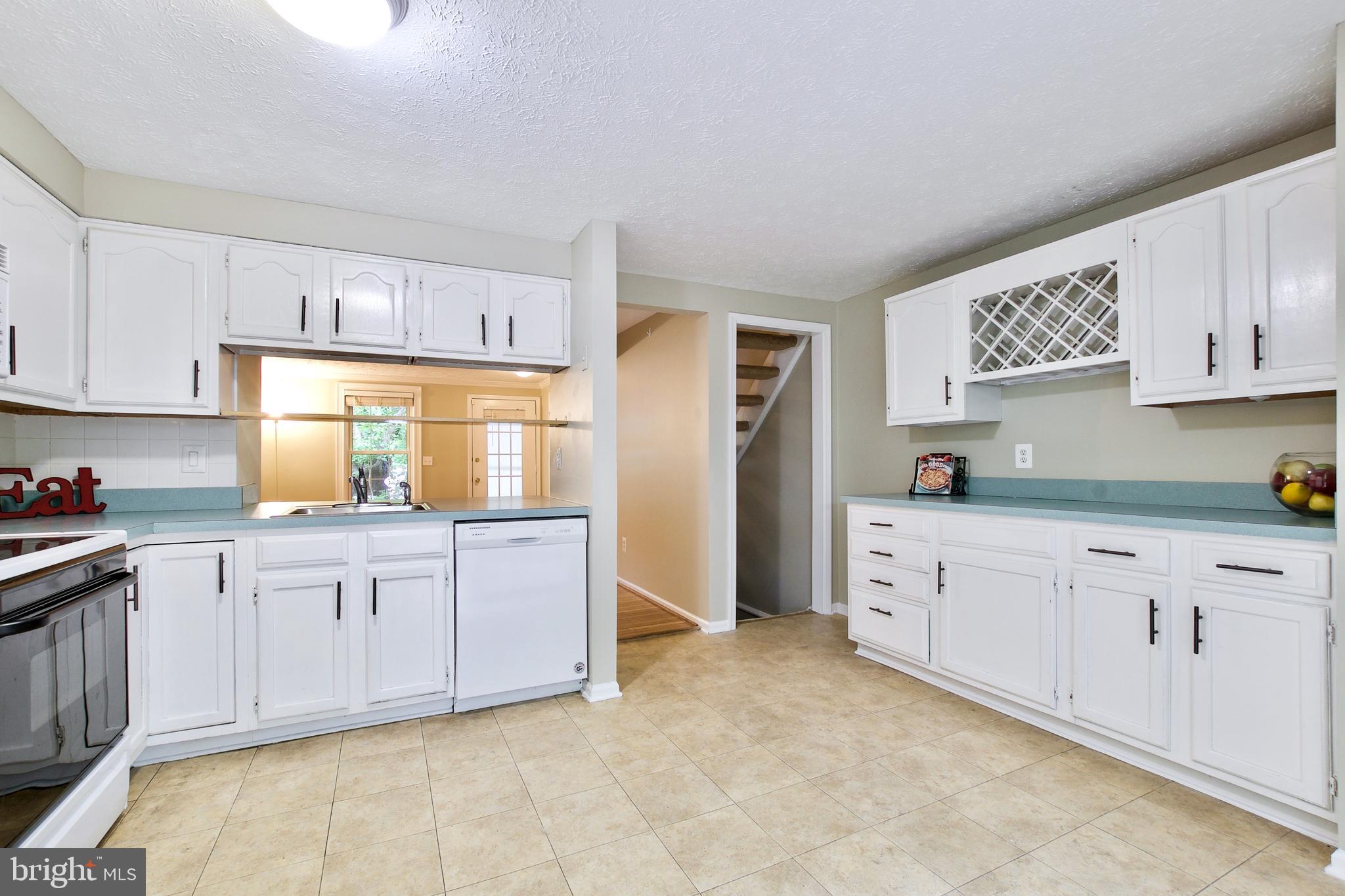 1933 Belmont Ridge Court Reston, VA 20191 - Photo 7 of 32 KITCHEN WITH PLENTY OF STORAGE