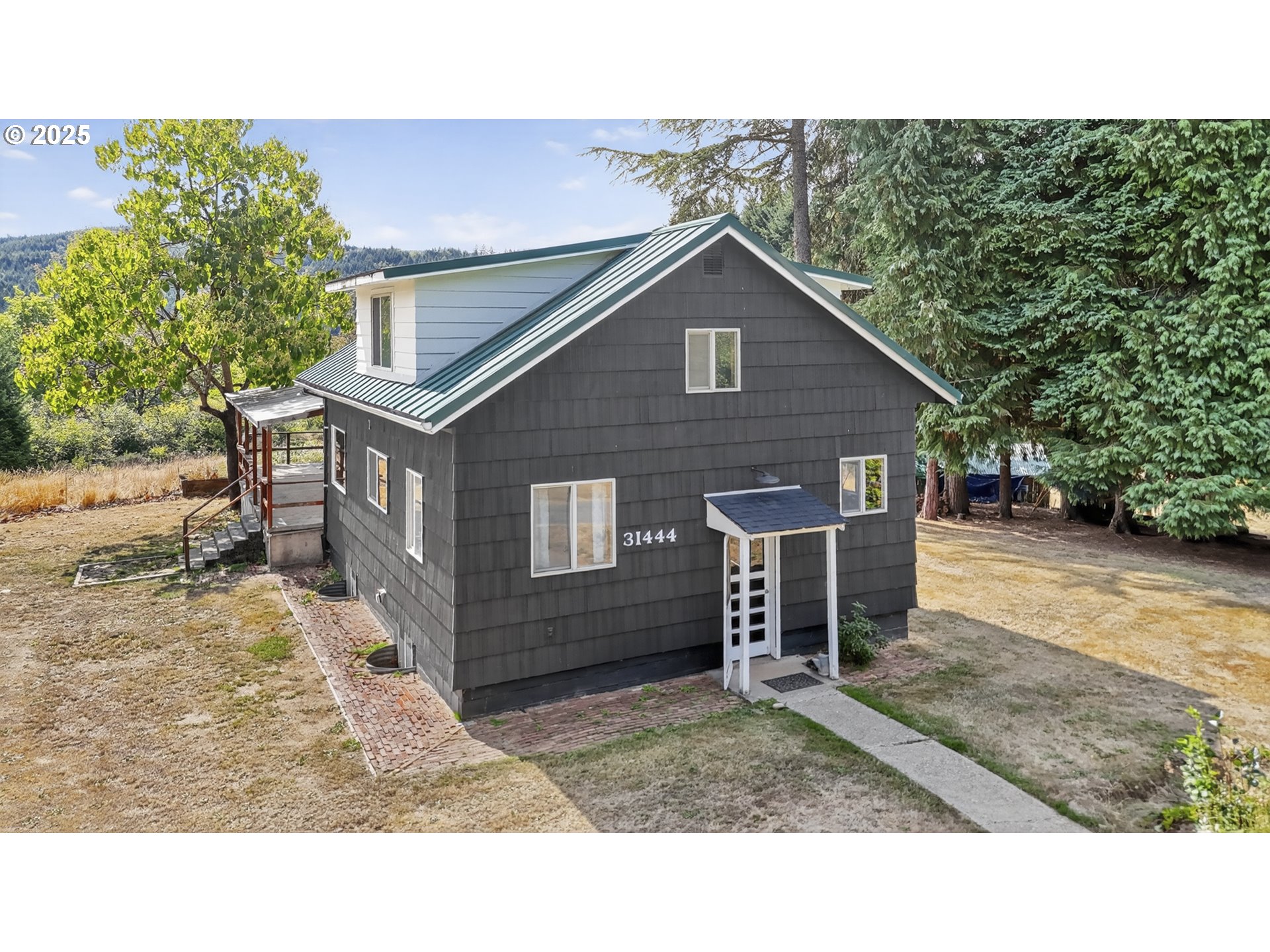 31444 New Kirk Road Scappoose, OR 97056 - Photo 5 of 43 a backyard of a house with table and chairs