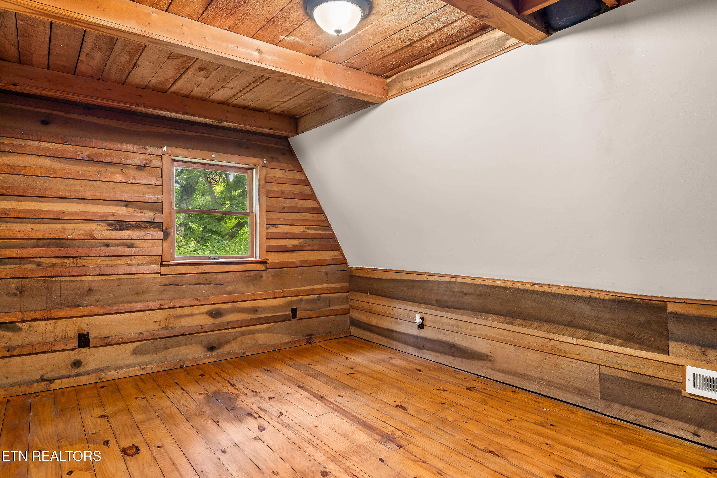 143 Old Cove Road Walland, TN 37886 - Photo 28 of 49 BR 2