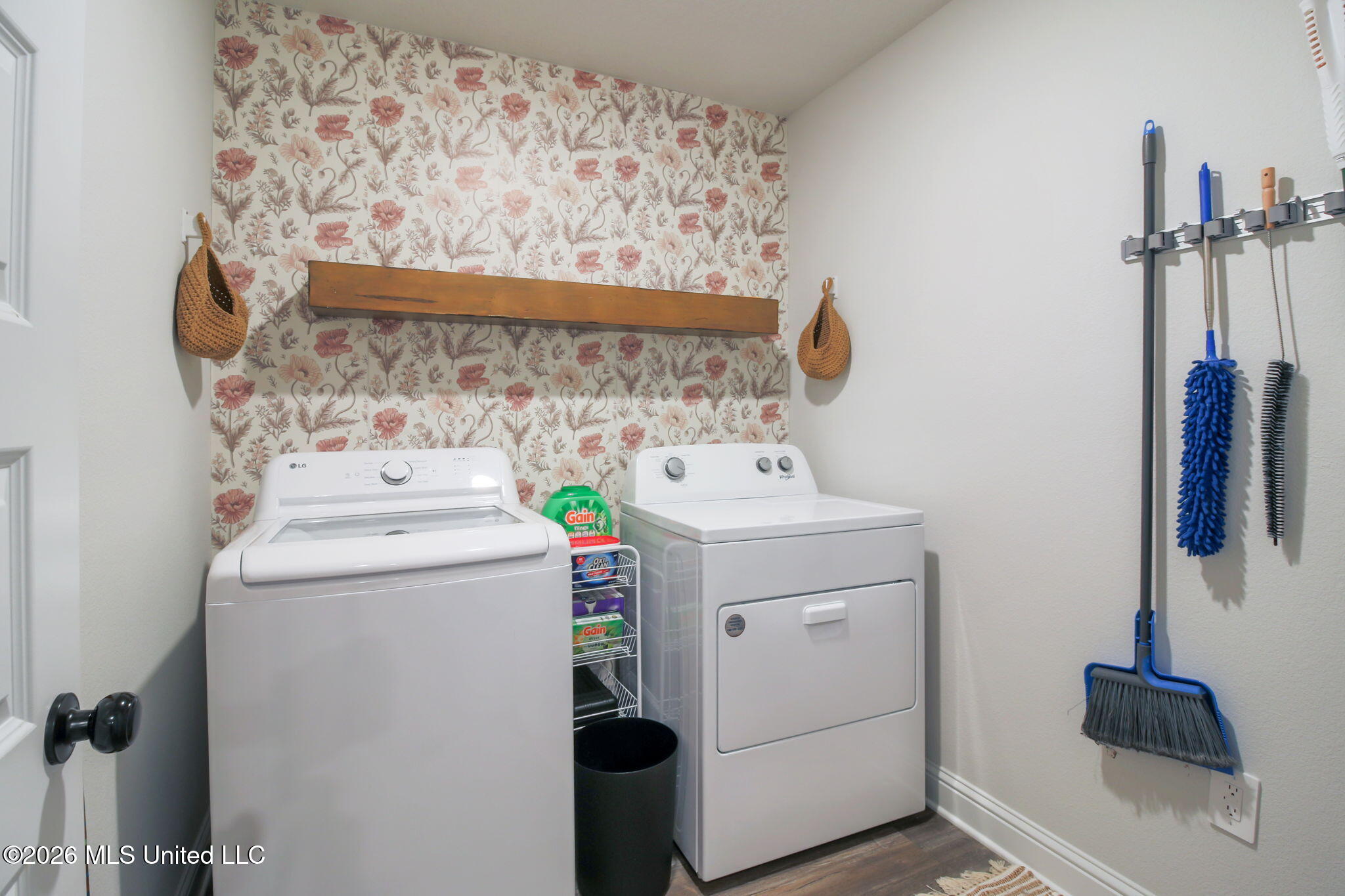 18417 South Carr Bridge Road Biloxi, MS 39532 - Photo 26 of 33 Laundry Room