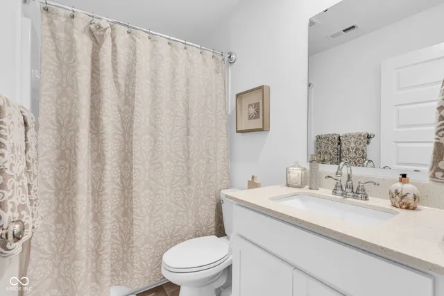 $305,000 | 7215 Governors Row, Avon, IN 46123