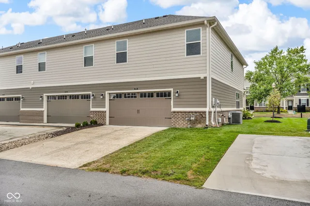 $305,000 | 7215 Governors Row, Avon, IN 46123