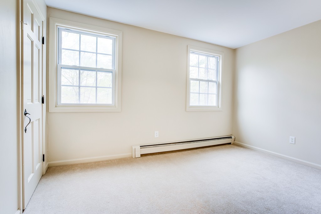 233 Middle Road Newbury, MA 01922 - Photo 18 of 30 an empty room with windows