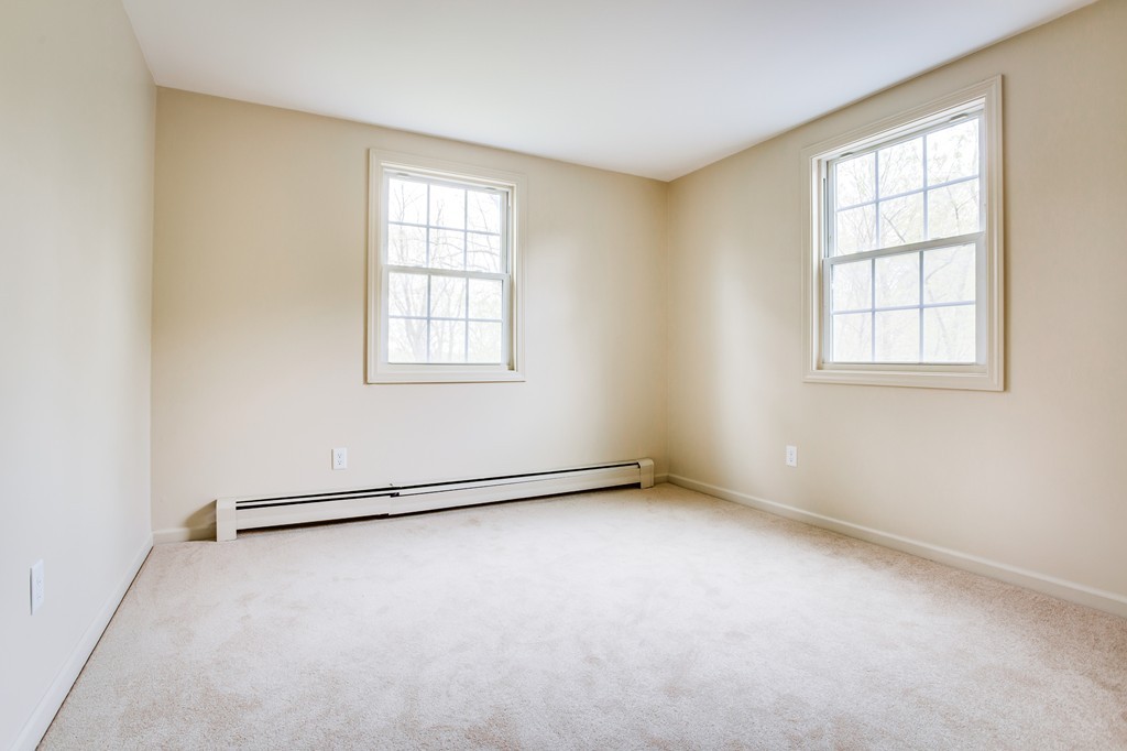 233 Middle Road Newbury, MA 01922 - Photo 20 of 30 an empty room with windows