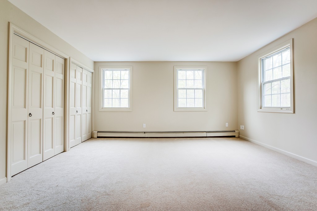 233 Middle Road Newbury, MA 01922 - Photo 25 of 30 an empty room with windows