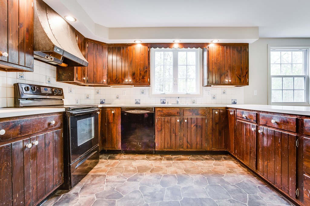 233 Middle Road Newbury, MA 01922 - Photo 8 of 30 a kitchen with stainless steel appliances granite countertop a stove a sink and a microwave