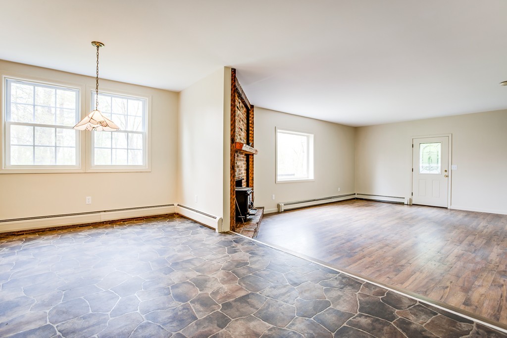 233 Middle Road Newbury, MA 01922 - Photo 10 of 30 an empty room with windows