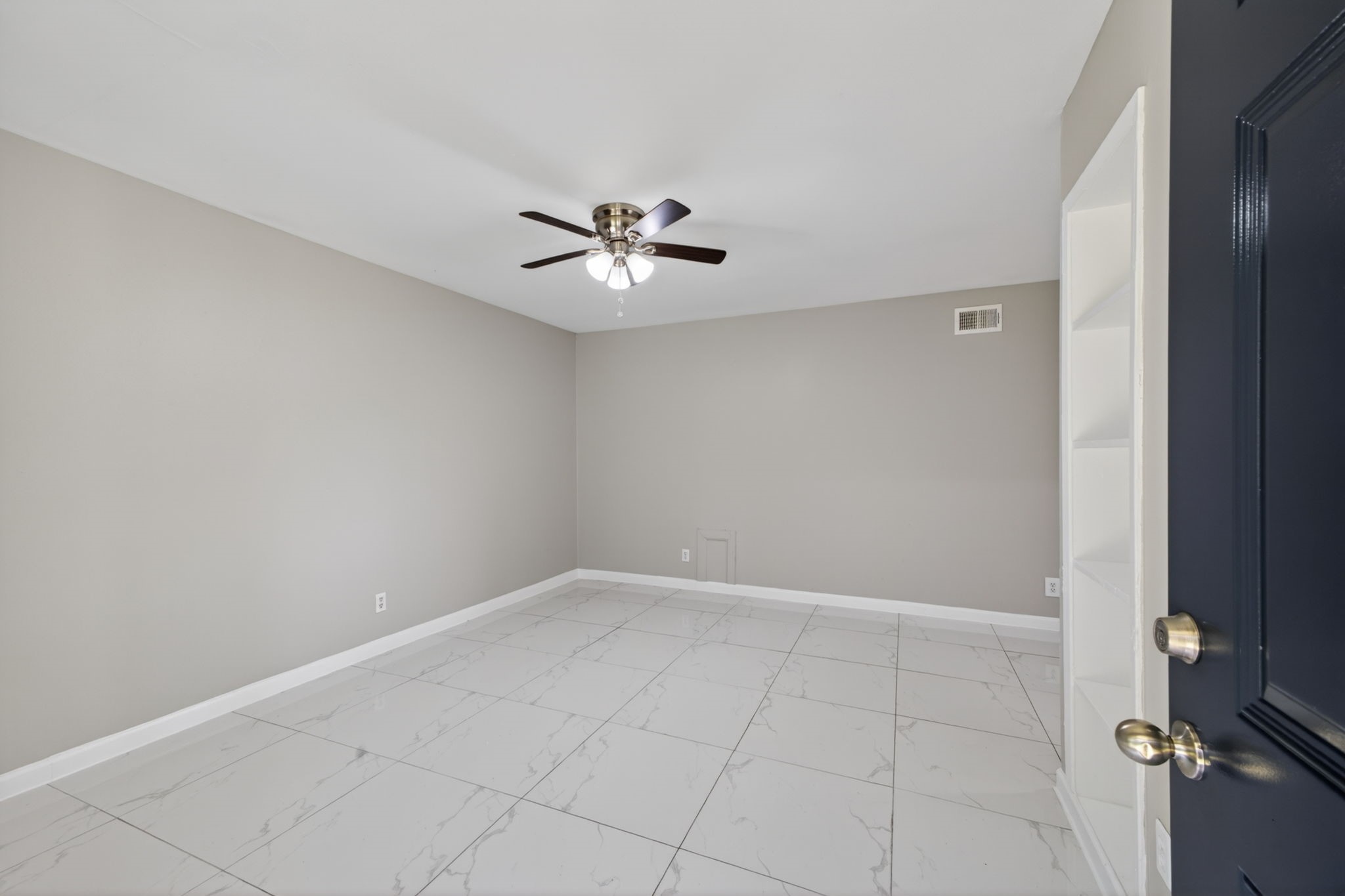 10600 South Post Oak Road, Unit 101 Houston, TX 77035 - Photo 6 of 32 Spacious living room with tile floor and ceiling fan