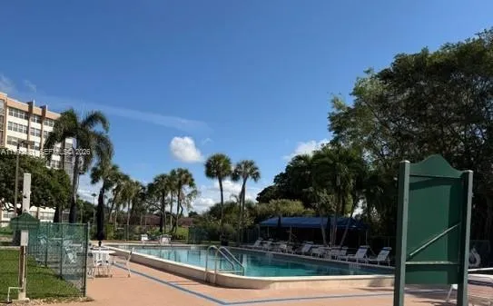 $1,800 | 1100 St Charles Place, Unit L6, Pembroke Pines, FL 33026