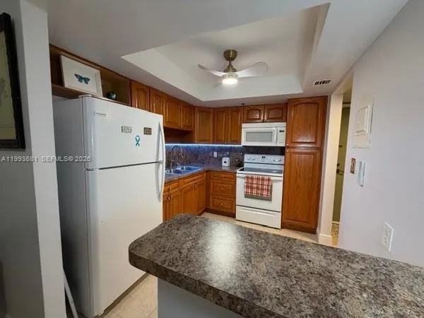 $1,800 | 1100 St Charles Place, Unit L6, Pembroke Pines, FL 33026